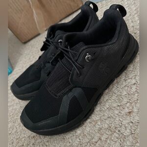 On Cloud Running All Black Sz 4.5